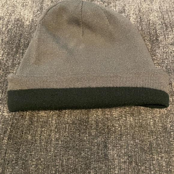 Black Diamond Dark Black and Gray Beanie - Picture 7 of 7